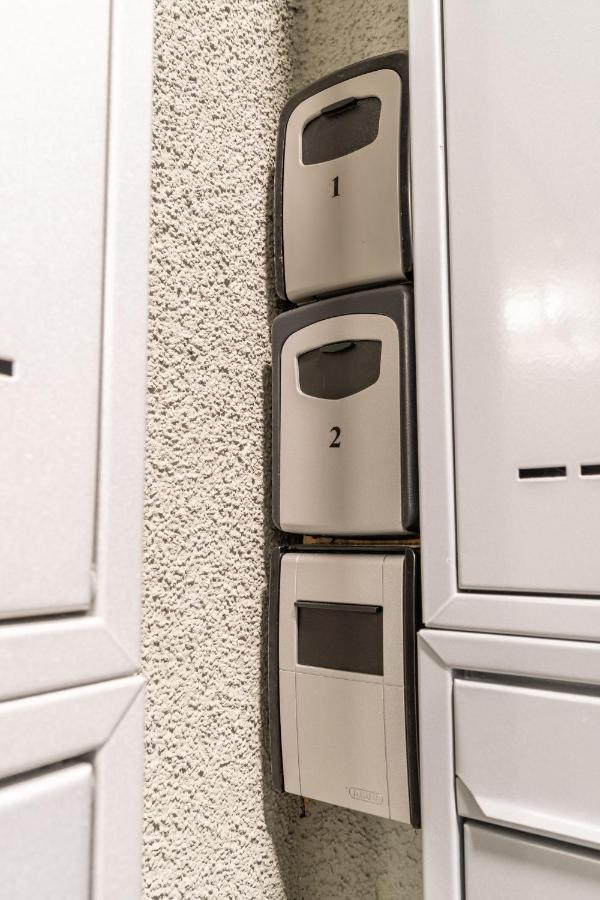 Brand New Studio Apartment #21 With Free Secure Parking In The Center Prag Exterior foto